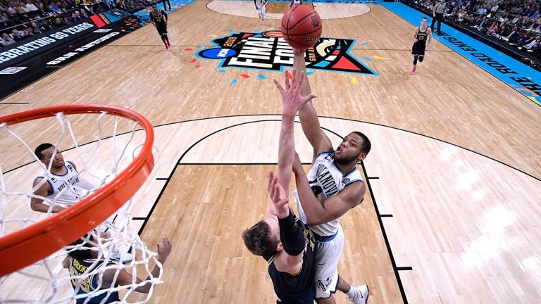 Omari Spellman shoots over Moritz Wagner in the 2018 NCAA Men's Final Four National Championship Game